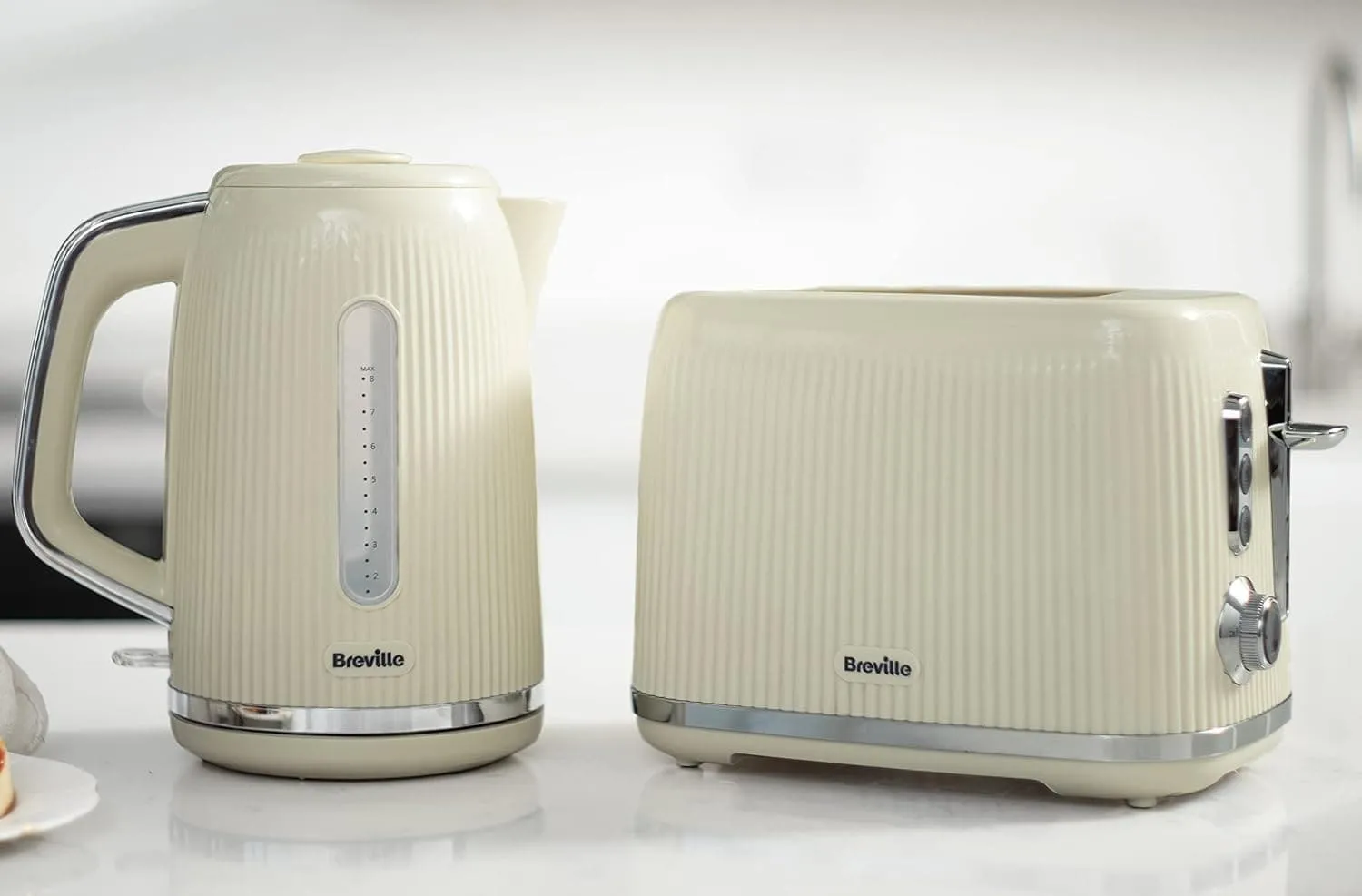 Breville Bold Vanilla Cream Electric Kettle | 1.7L | 3kW Fast Boil | Cream & Silver Chrome