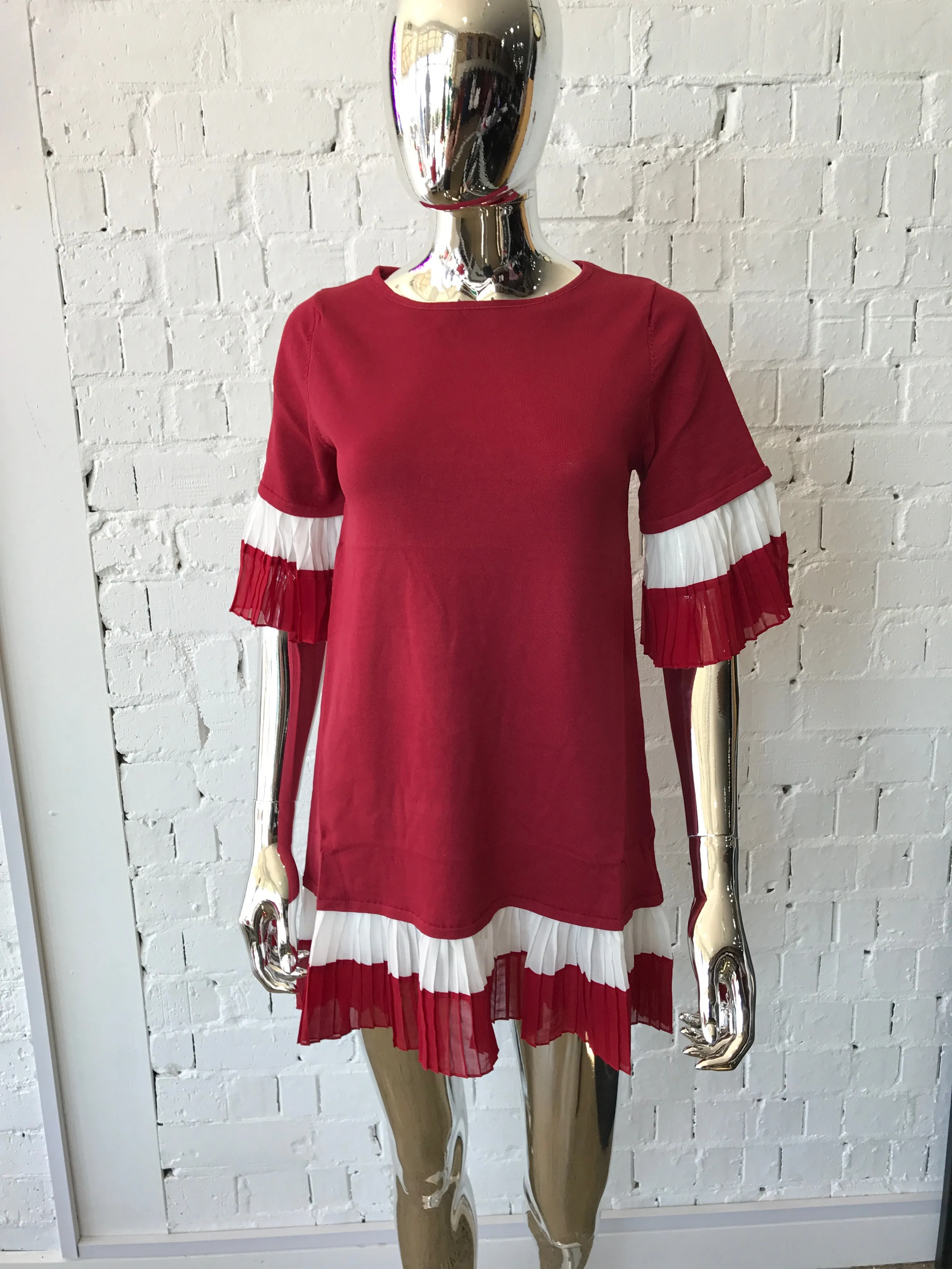 Knit Shift Dress with Chiffon pleated Sleeve